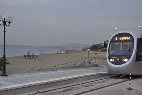 Atenas, del centro al mar en el tranvía de la costa